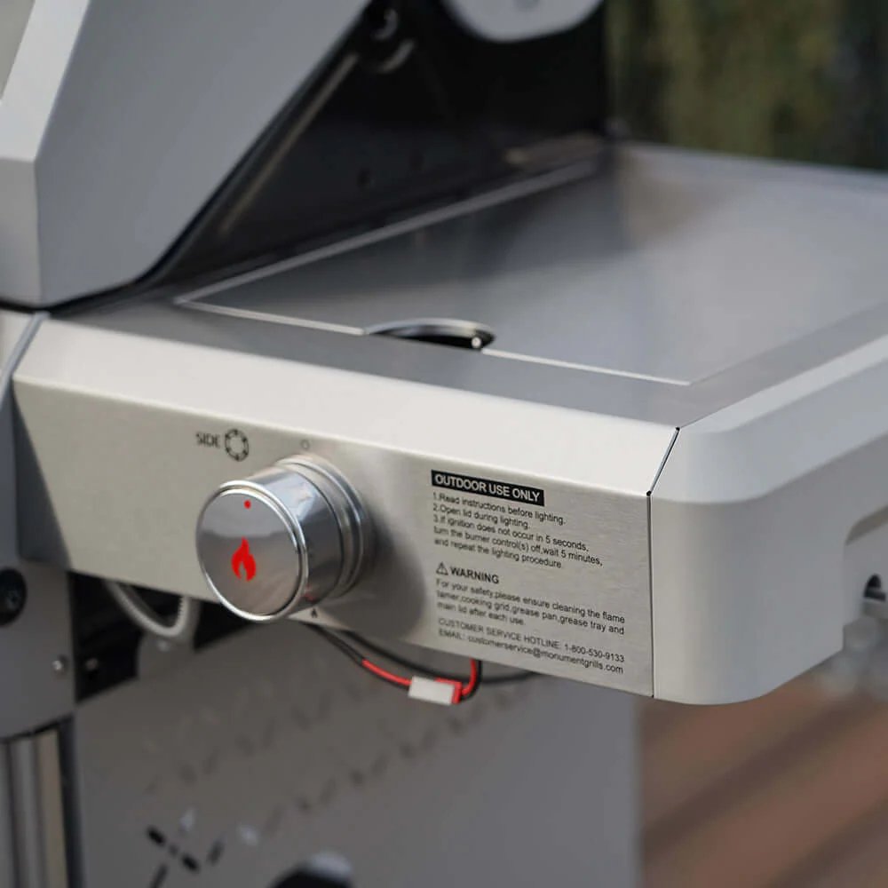 Close-up of a Monument Grills Mesa 305 with a control knob.