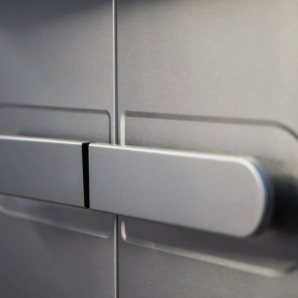 Monument Grills Mesa 305 - Close-up of a metallic handle door