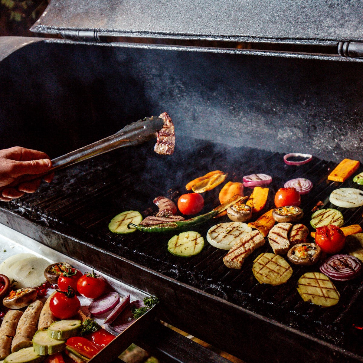 Gas vs. Charcoal Grills: Which One’s Right for You?