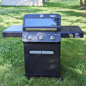 Monument Grills Mesa 325 in the Grass