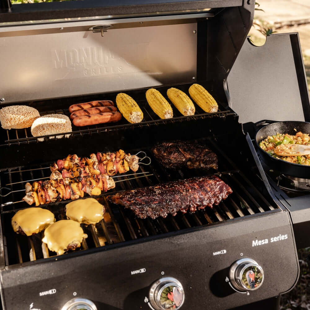 Monument Grills Mesa 325 Black Propane Gas Grill 48,000 BTU Clearview Lid 570 sq in Cooking Area M325