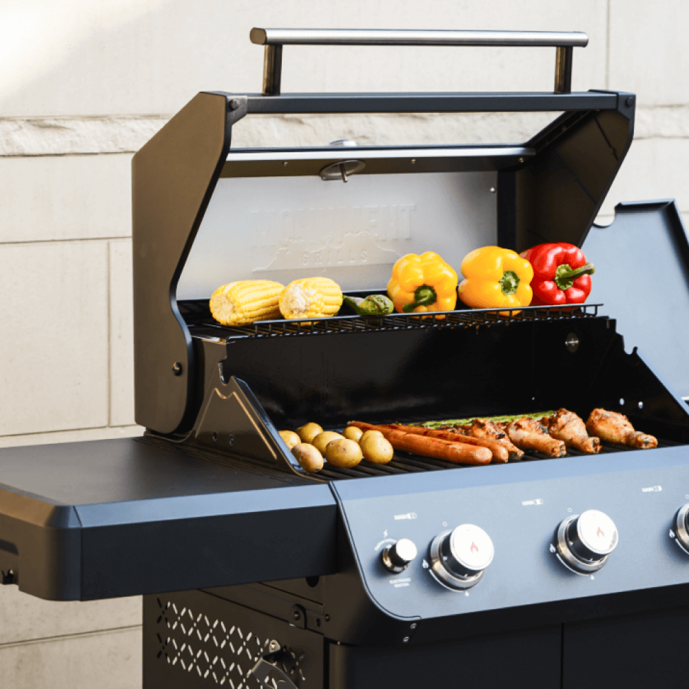 Monument Grills Mesa 325 Black Propane Gas Grill 48,000 BTU Clearview Lid 570 sq in Cooking Area M325