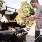 Monument Grills Mesa 325 Black Propane Gas Grill 48,000 BTU Clearview Lid 570 sq in Cooking Area M325