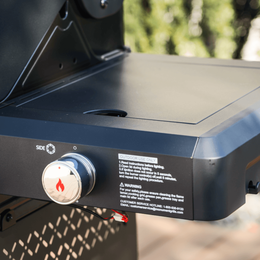Monument Grills Mesa 325 Black Propane Gas Grill 48,000 BTU Clearview Lid 570 sq in Cooking Area M325