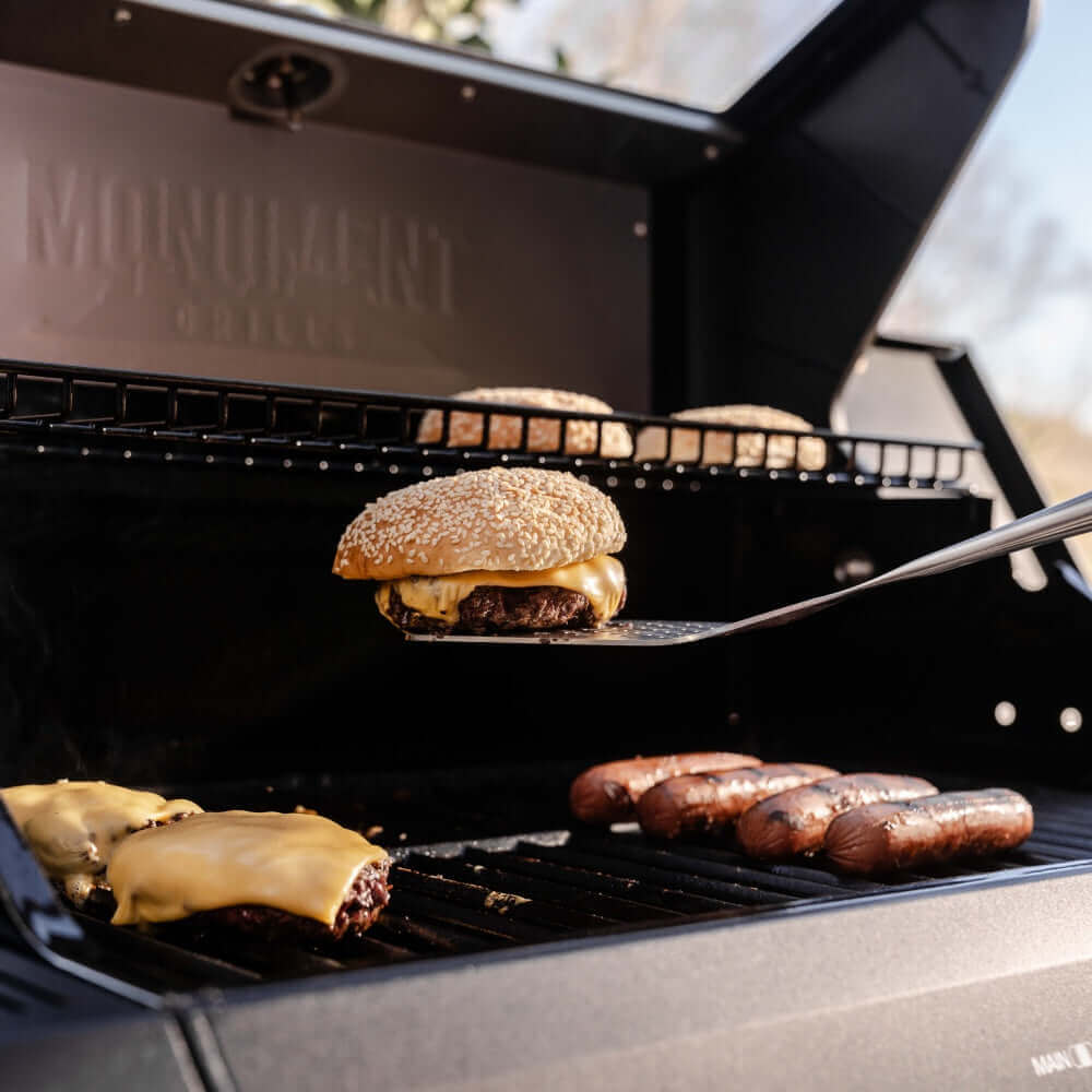 Monument Grills Mesa 325 Black Propane Gas Grill 48,000 BTU Clearview Lid 570 sq in Cooking Area M325