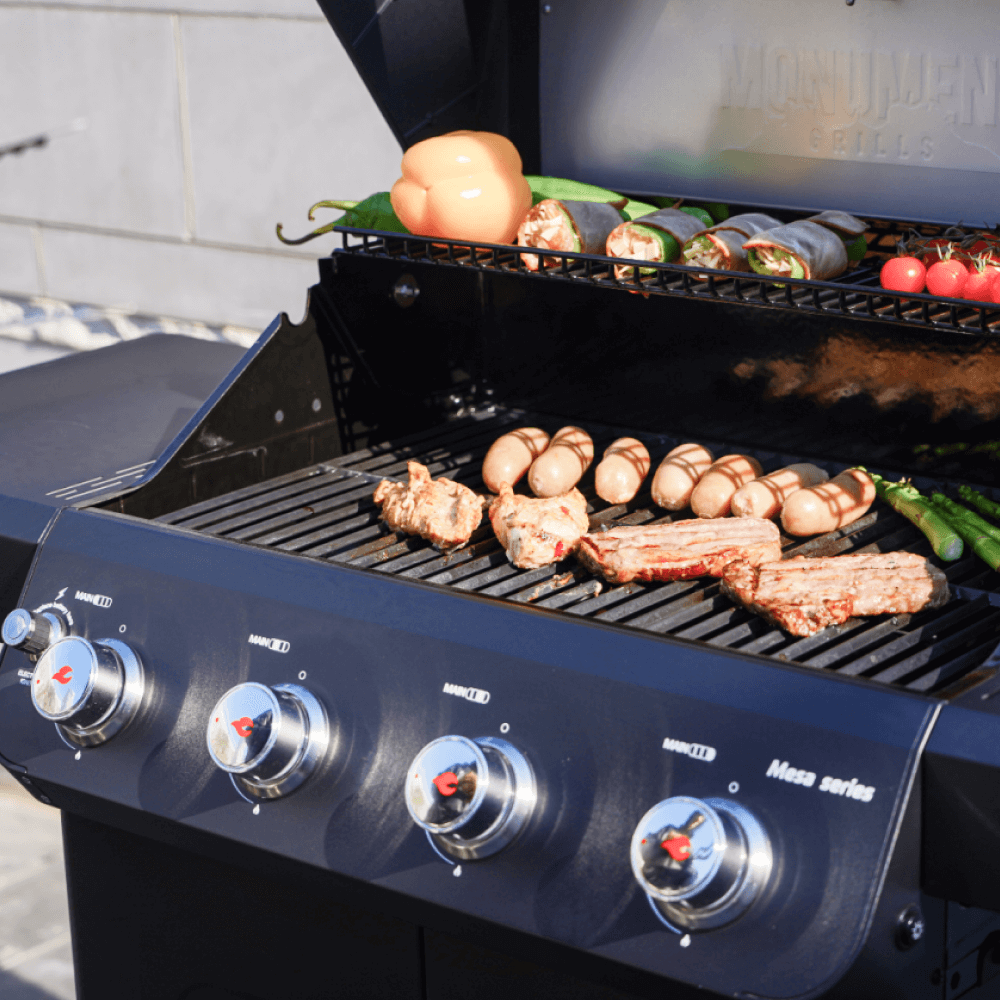 Monument Grills Mesa 425 Black Propane Gas Grill 52,000 BTU ClearView Lid & Side Burner SKU M425